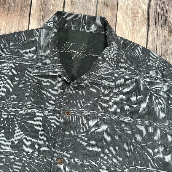 Tommy Bahama 100% Silk Hawaiian Floral Short Sleeve Button Shirt Large Grey Camp - Picture 2 of 7